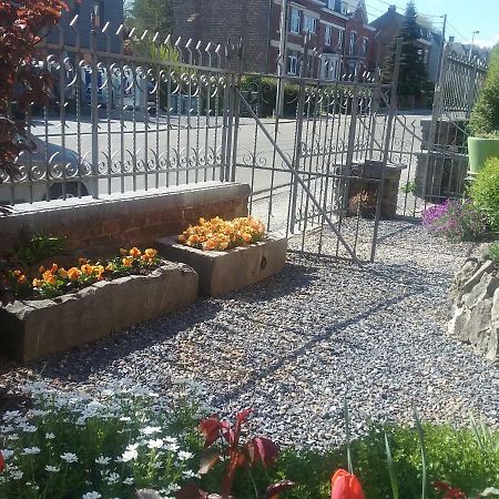 B&B Au Jardin Fleuri Marche-en-Famenne Exterior foto