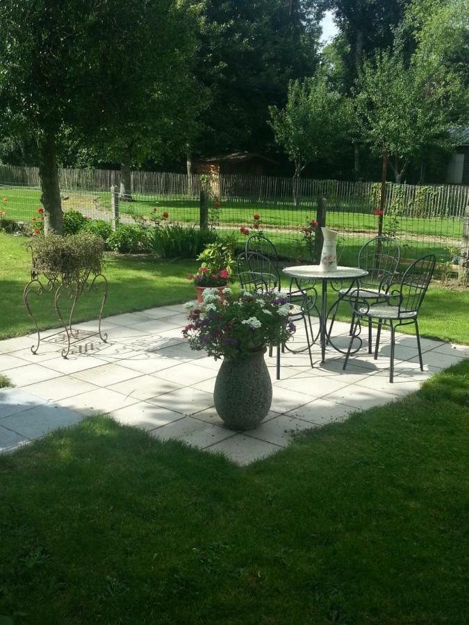 B&B Au Jardin Fleuri Marche-en-Famenne Exterior foto