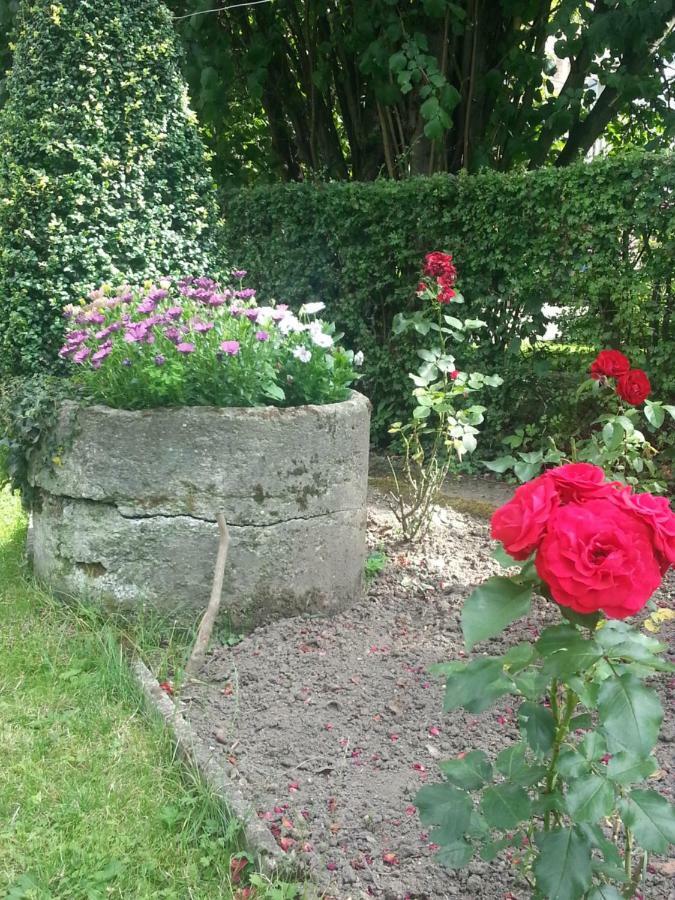 B&B Au Jardin Fleuri Marche-en-Famenne Exterior foto