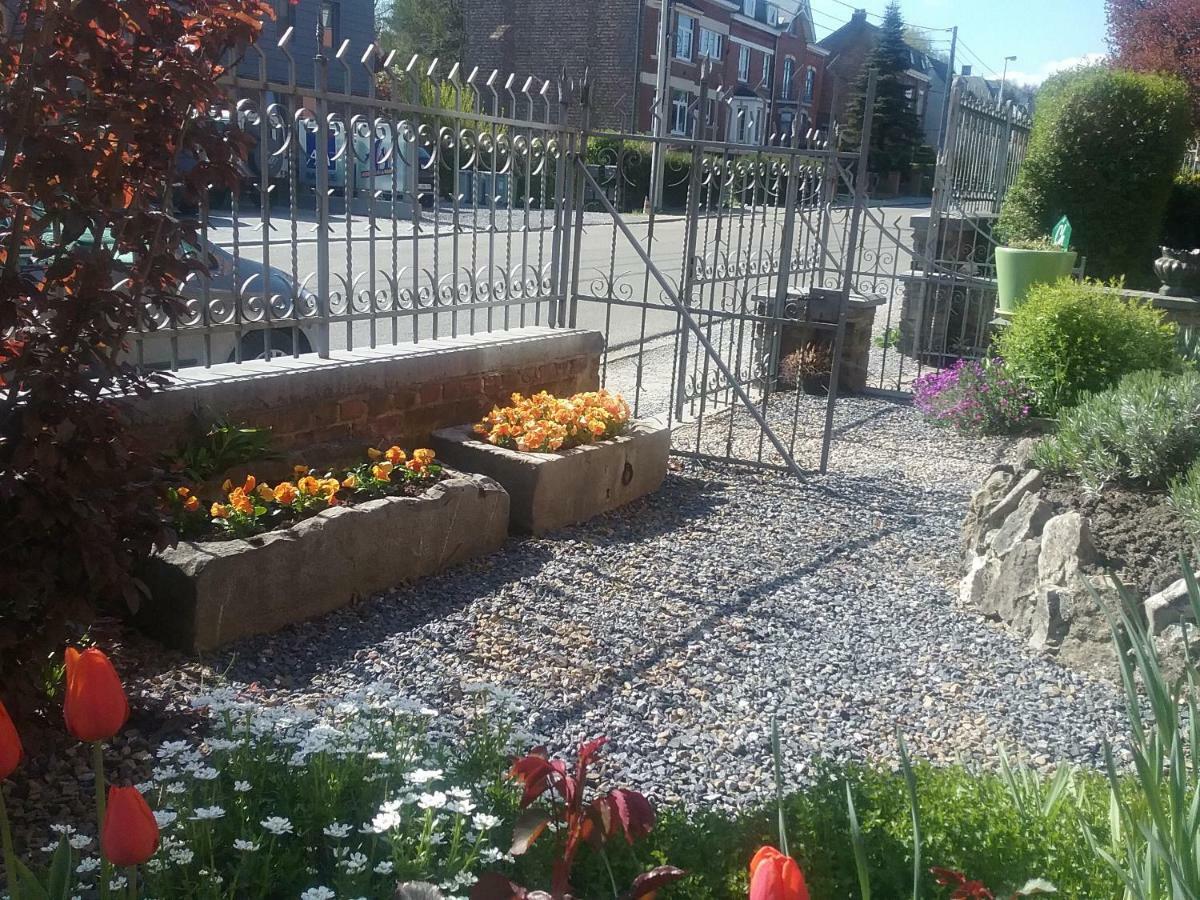 B&B Au Jardin Fleuri Marche-en-Famenne Exterior foto