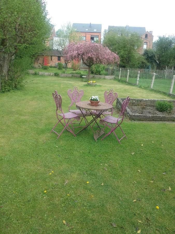 B&B Au Jardin Fleuri Marche-en-Famenne Exterior foto